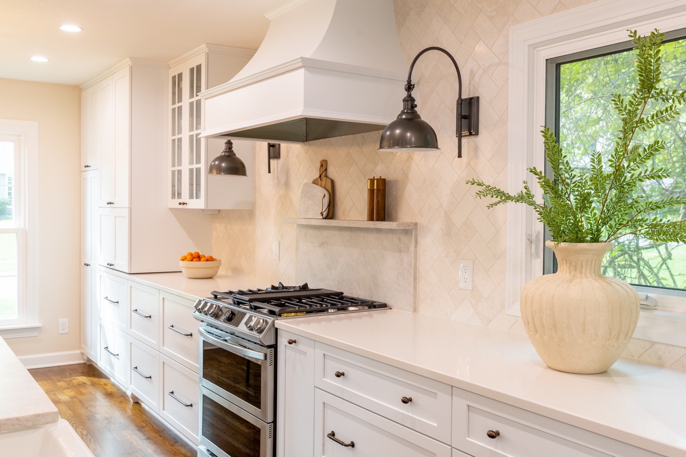 White Kitchen Cabinets Claremont thumbnail