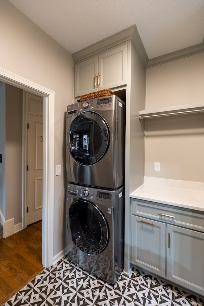 kcbr design and remodel hadley street overland park ks laundry room remodel 3